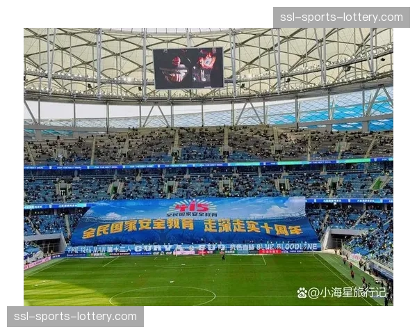 济南奥体中心座无虚席，赛前TIFO致敬两队历史