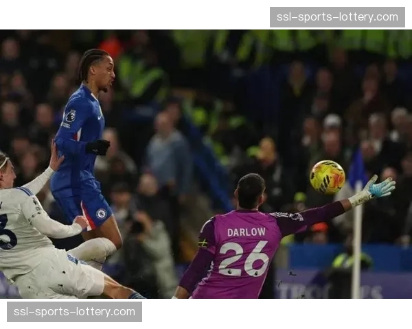 瞬间：点球被扑后迅速补射入网，帕尔默在斯坦福桥狂奔庆祝