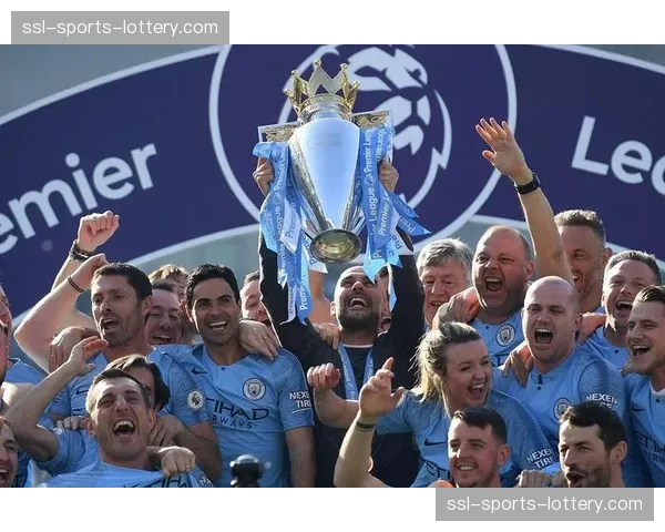 “英超奖杯巡展”活动在曼彻斯特启动，吸引数千球迷参与